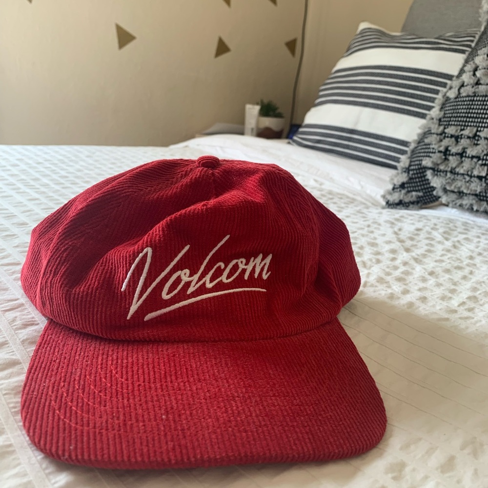 Volcom hat almost new